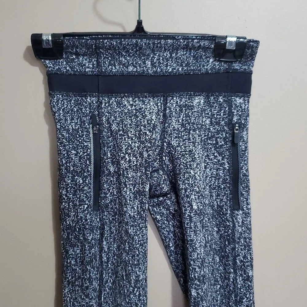 Lululemon Black White Splash Inspire 11 Leggings Size 2 - Picture 2 of 6